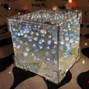 Luminária Cubo de Tulipas 3D LED com Efeito Infinito
